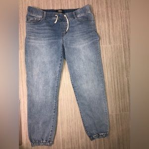 Rewash Joggers
Size L
Would fit size 9-11